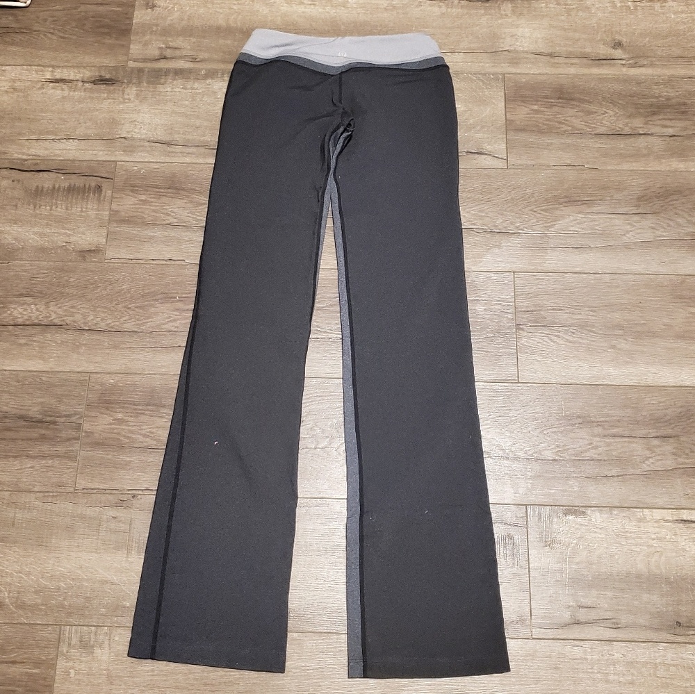 Lululemon Boot cut Yoga pants - Picture 2 of 3